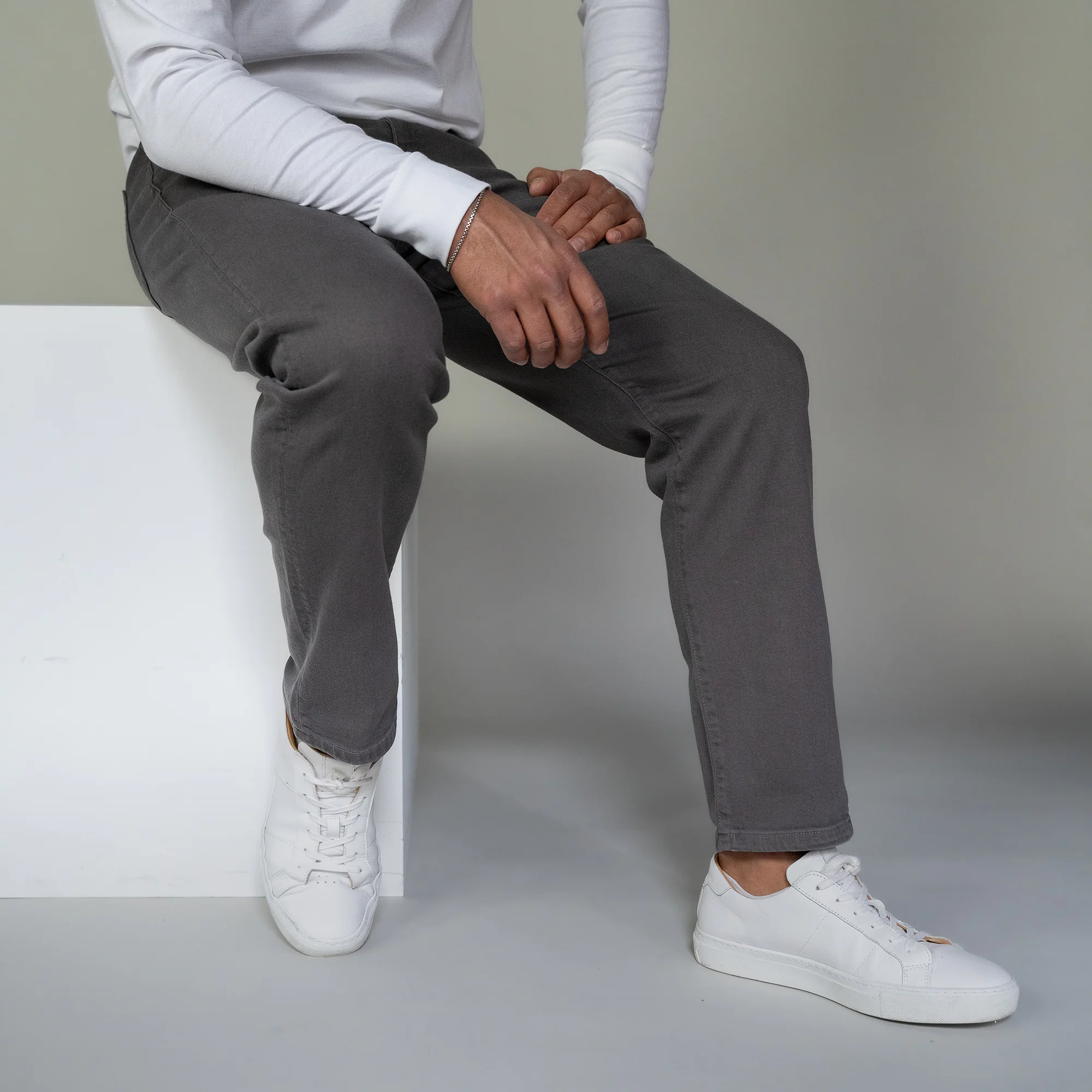 Travel Jeans Standard Fit - Dark Grey - Image 3